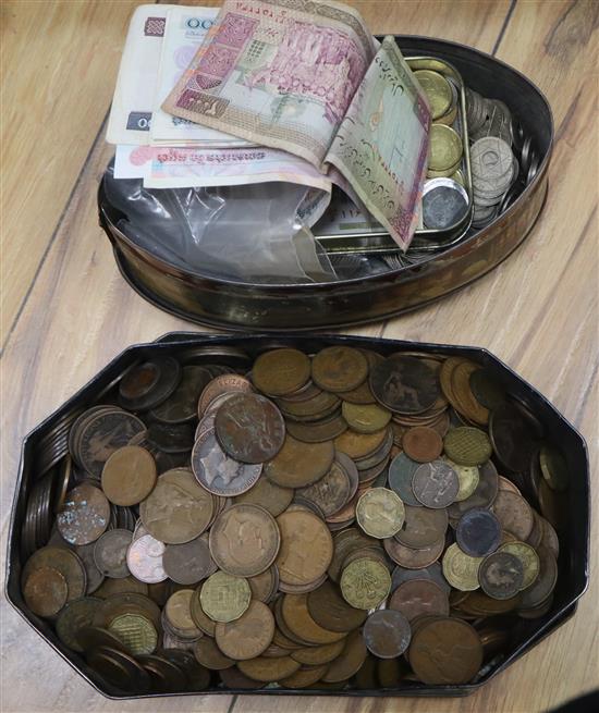 A quantity of assorted British and world coinage and bank notes